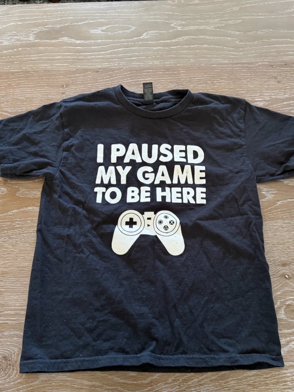 Boys black I paused my game to be here video games t-shirt size Medium